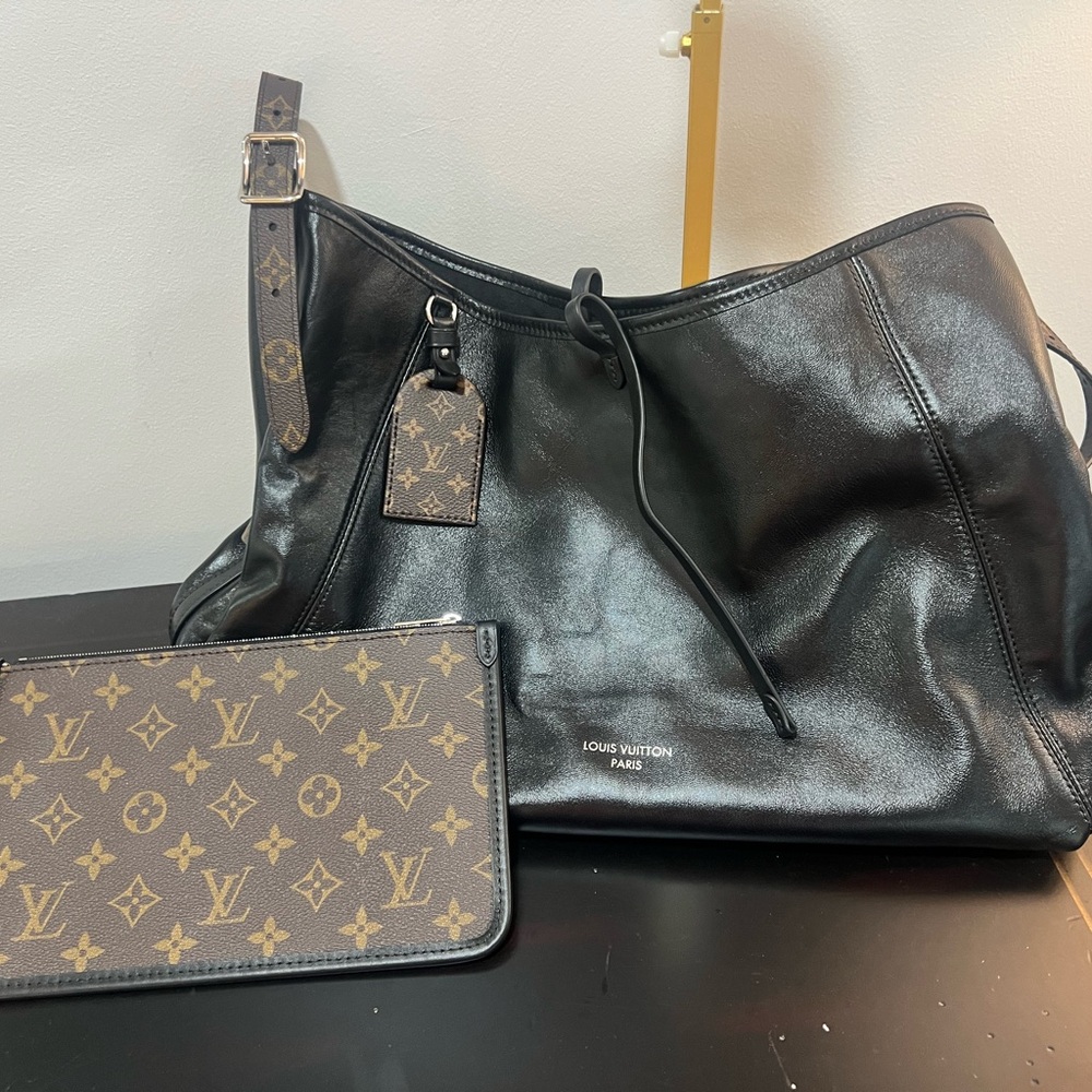Louis Vuitton Carryall VIBE MM in lambskin & monogram canvas shoulder bag 2025 - Picture 8 of 16